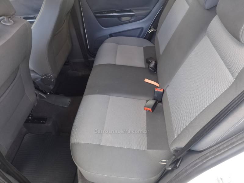 VOLKSWAGEN - SPACEFOX - 2011/2012 - Branca - R$ 42.900,00