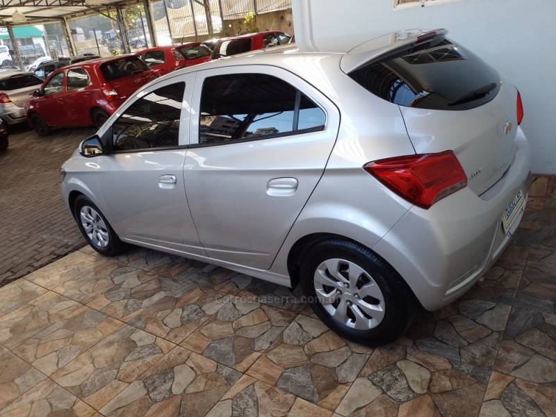 CHEVROLET - ONIX - 2019/2020 - Prata - R$ 55.900,00
