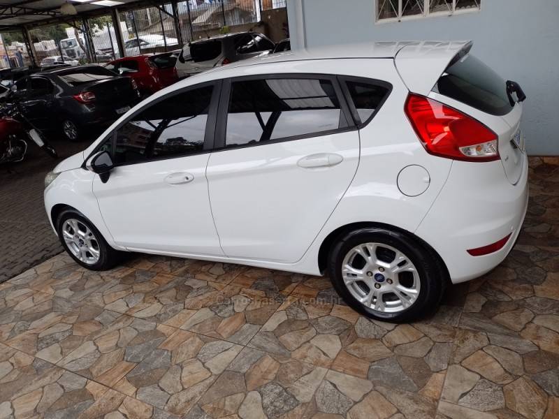 FORD - FIESTA - 2014/2014 - Branca - R$ 45.900,00