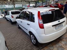 FORD - FIESTA - 2003/2004 - Branca - R$ 19.900,00