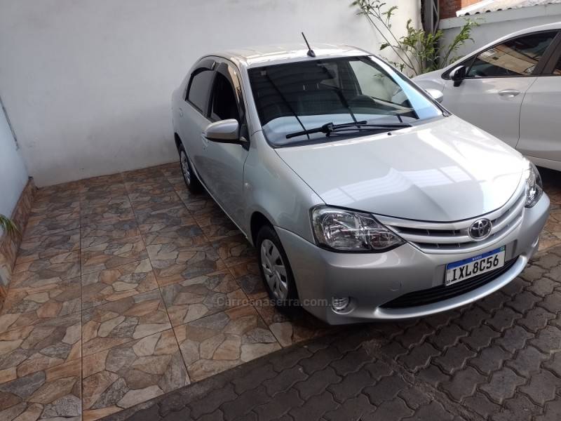 TOYOTA - ETIOS - 2016/2017 - Prata - R$ 57.900,00