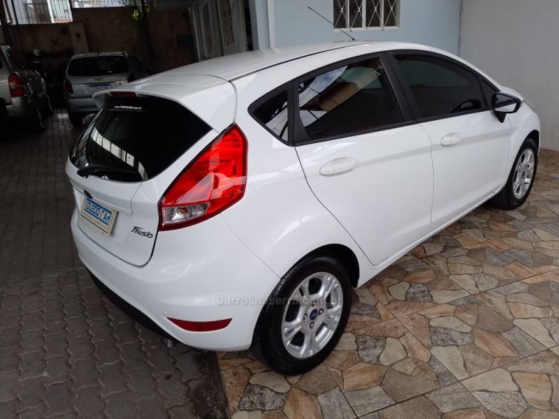FORD - FIESTA - 2014/2014 - Branca - R$ 45.900,00