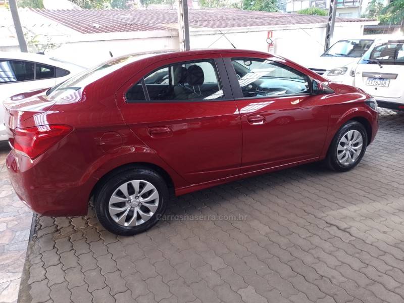 CHEVROLET - PRISMA - 2016/2017 - Vermelha - R$ 60.900,00
