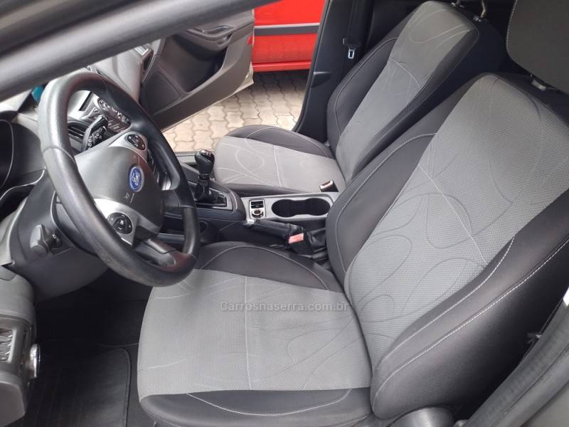 FORD - FOCUS - 2014/2015 - Cinza - R$ 56.900,00