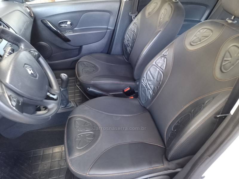 RENAULT - SANDERO - 2017/2018 - Branca - R$ 55.900,00