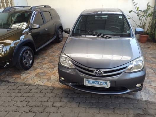TOYOTA - ETIOS - 2015/2016 - Cinza - R$ 47.900,00