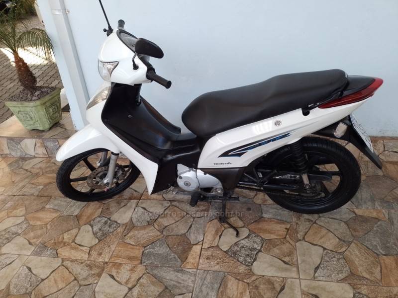 HONDA - BIZ 125 - 2013/2014 - Branca - R$ 12.900,00
