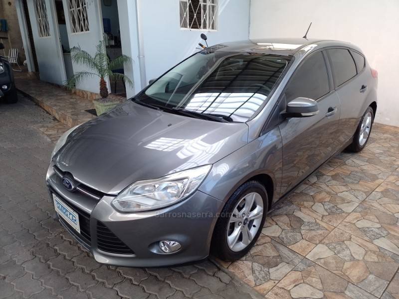FORD - FOCUS - 2014/2015 - Cinza - R$ 56.900,00