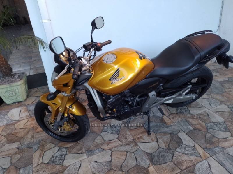 HONDA - CB 600F - 2010/2010 - Dourada - R$ 38.900,00
