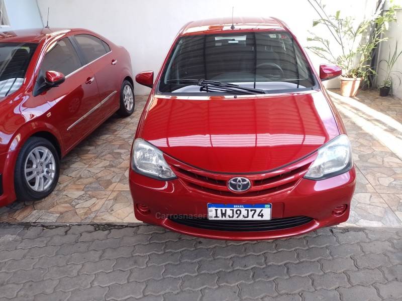 TOYOTA - ETIOS - 2015/2015 - Vermelha - R$ 46.900,00