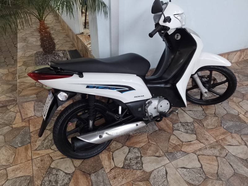 HONDA - BIZ 125 - 2013/2014 - Branca - R$ 12.900,00