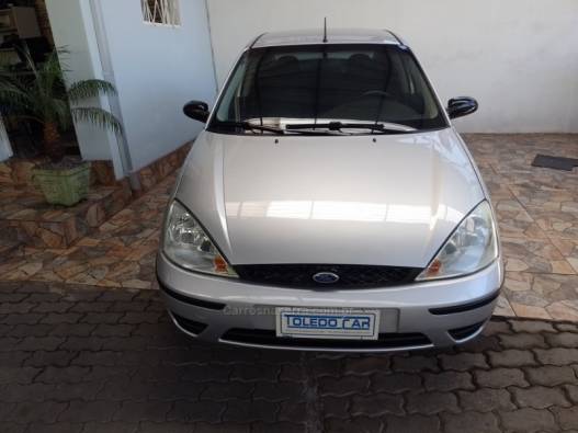 FORD - FOCUS - 2004/2005 - Prata - R$ 23.900,00