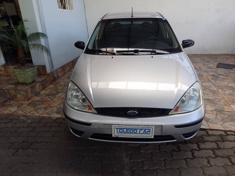 FORD - FOCUS - 2004/2005 - Prata - R$ 23.900,00