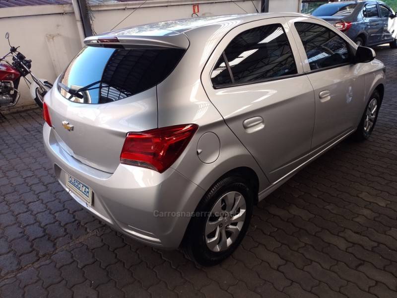 CHEVROLET - ONIX - 2019/2020 - Prata - R$ 55.900,00