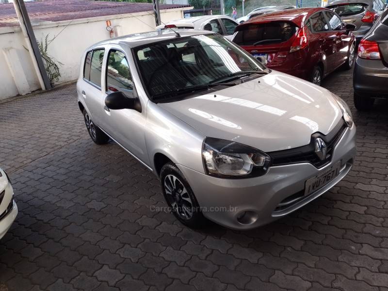 RENAULT - CLIO - 2014/2015 - Prata - R$ 29.900,00