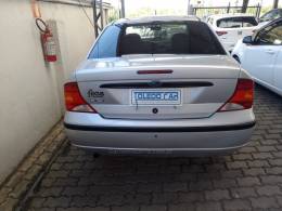 FORD - FOCUS - 2004/2005 - Prata - R$ 23.900,00