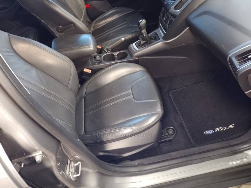 FORD - FOCUS - 2014/2015 - Cinza - R$ 58.900,00