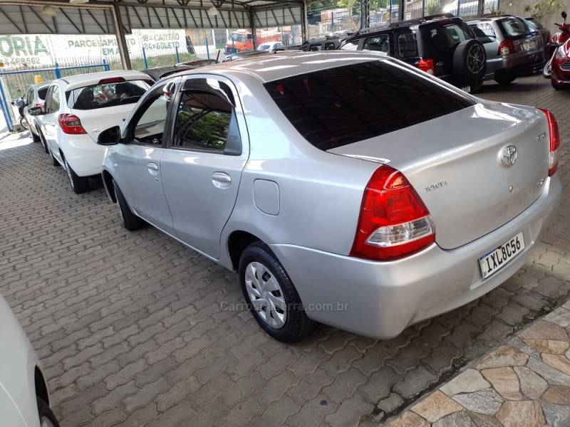 TOYOTA - ETIOS - 2016/2017 - Prata - R$ 57.900,00