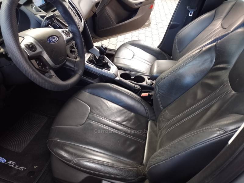 FORD - FOCUS - 2014/2015 - Cinza - R$ 58.900,00
