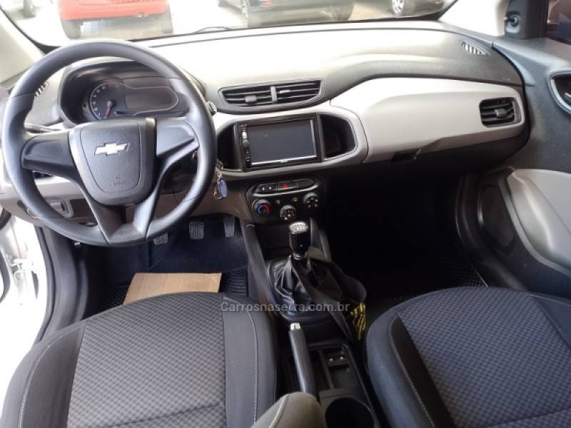 CHEVROLET - ONIX - 2018/2019 - Branca - R$ 52.900,00