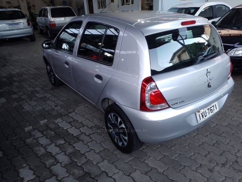 RENAULT - CLIO - 2014/2015 - Prata - R$ 29.900,00