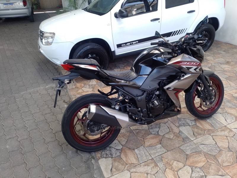 KAWASAKI - NINJA 300 - 2018/2019 - Preta - R$ 23.900,00