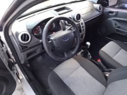 FORD - FIESTA - 2013/2014 - Prata - R$ 38.900,00