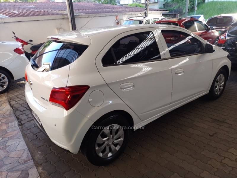 CHEVROLET - ONIX - 2017/2017 - Branca - R$ 53.900,00