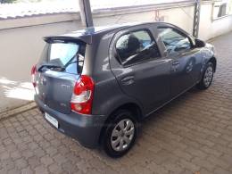 TOYOTA - ETIOS - 2015/2016 - Cinza - R$ 47.900,00