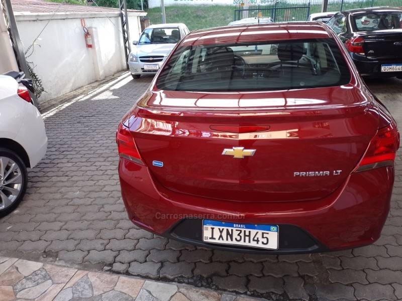 CHEVROLET - PRISMA - 2016/2017 - Vermelha - R$ 60.900,00