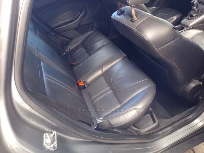 FORD - FOCUS - 2014/2015 - Cinza - R$ 58.900,00