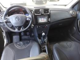 RENAULT - SANDERO - 2017/2018 - Branca - R$ 55.900,00