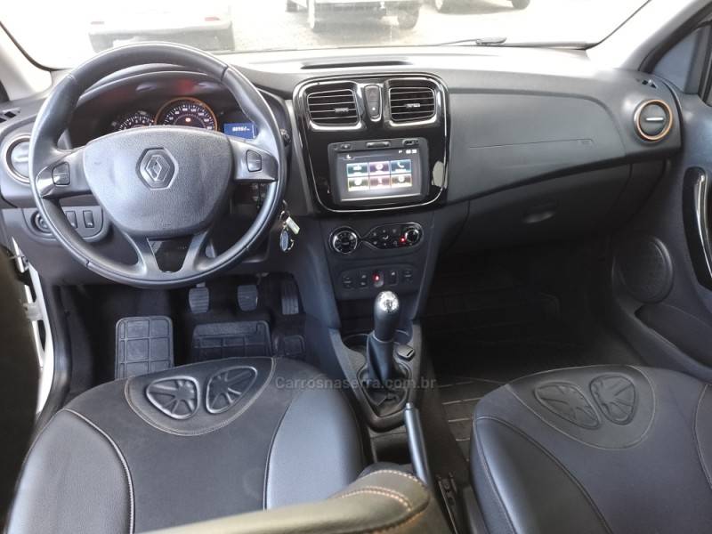 RENAULT - SANDERO - 2017/2018 - Branca - R$ 55.900,00
