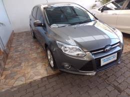 FORD - FOCUS - 2014/2015 - Cinza - R$ 58.900,00