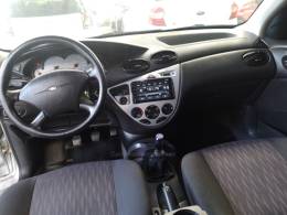 FORD - FOCUS - 2004/2005 - Prata - R$ 23.900,00