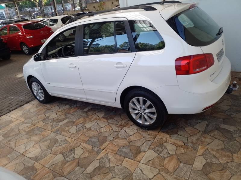 VOLKSWAGEN - SPACEFOX - 2011/2012 - Branca - R$ 42.900,00