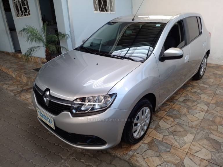 RENAULT - SANDERO - 2017/2018 - Prata - R$ 48.900,00
