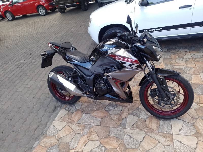 KAWASAKI - NINJA 300 - 2018/2019 - Preta - R$ 23.900,00