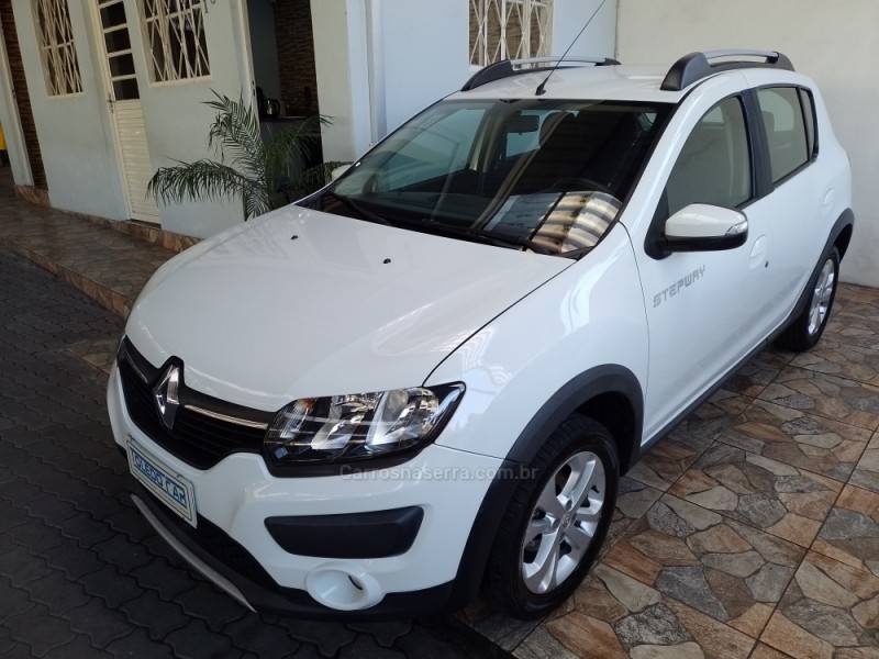 RENAULT - SANDERO - 2017/2018 - Branca - R$ 55.900,00