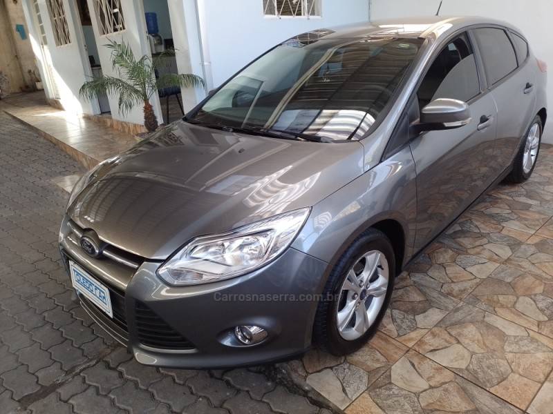 FORD - FOCUS - 2014/2015 - Cinza - R$ 58.900,00