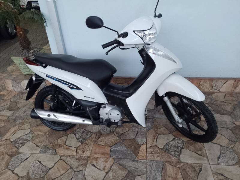 HONDA - BIZ 125 - 2013/2014 - Branca - R$ 12.900,00